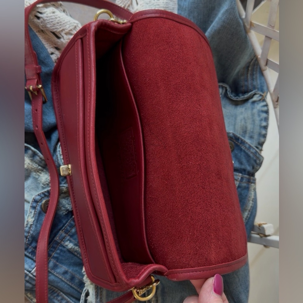 VINTAGE COACH RED LEATHER PENNY POCKET BAG
Style # 9755 - Picture 11 of 17